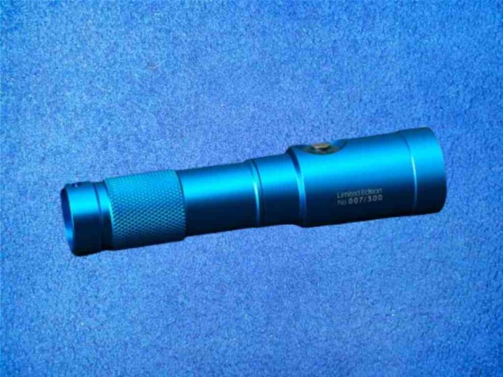 Bigblue AL1300NP Tauchlampe - Blau Limited Edition