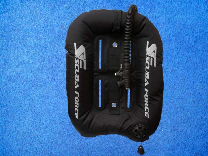 Scubaforce Black Devil Wing 32 lbs Rot - Kopie