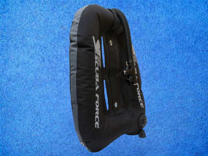 Scubaforce Black Devil Wing 32 lbs Rot - Kopie